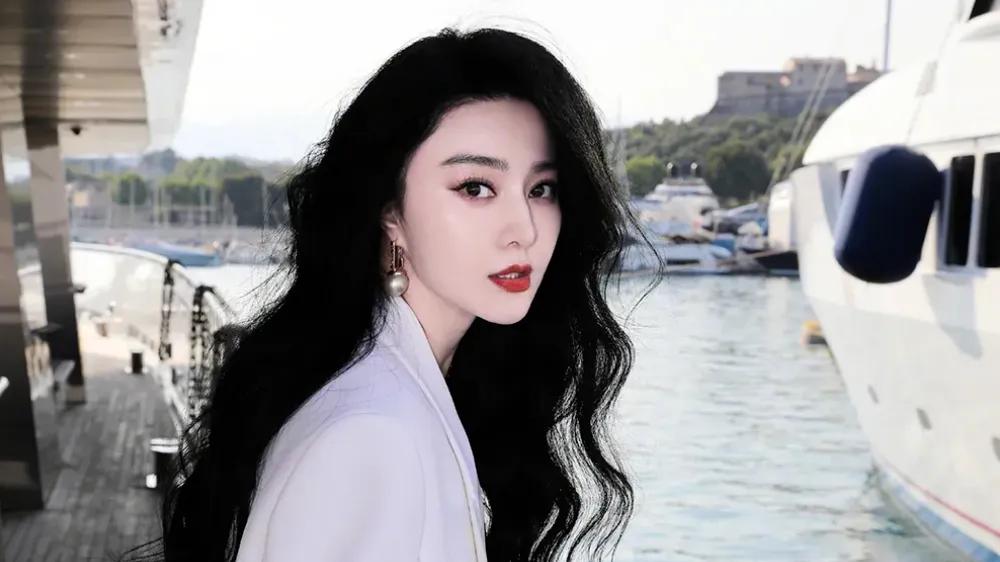 范爷归来！43岁艳惊游艇派对，气场全开，低调四年蓄势待发