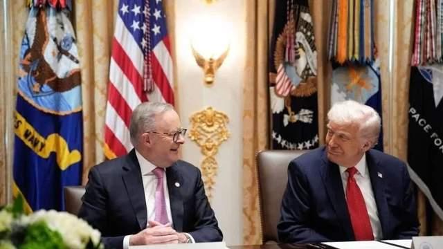 与美国签署稀土协议时，澳方军机非法闯入西沙，南部战区严厉正告