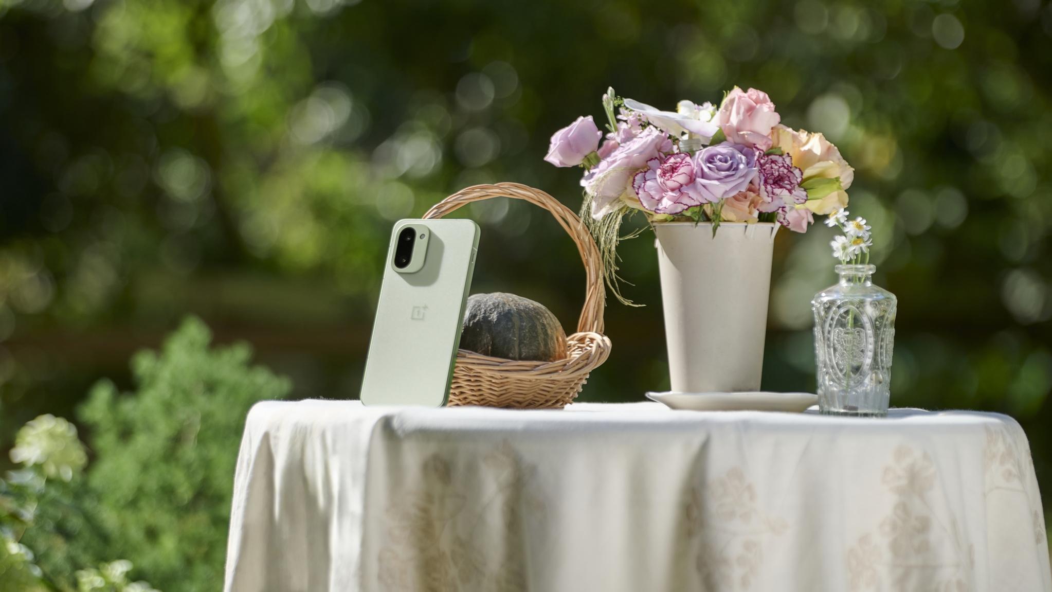 「鮮Phone畫報」一加 Ace 6T掠影綠｜質(zhì)感拉滿，實用至上