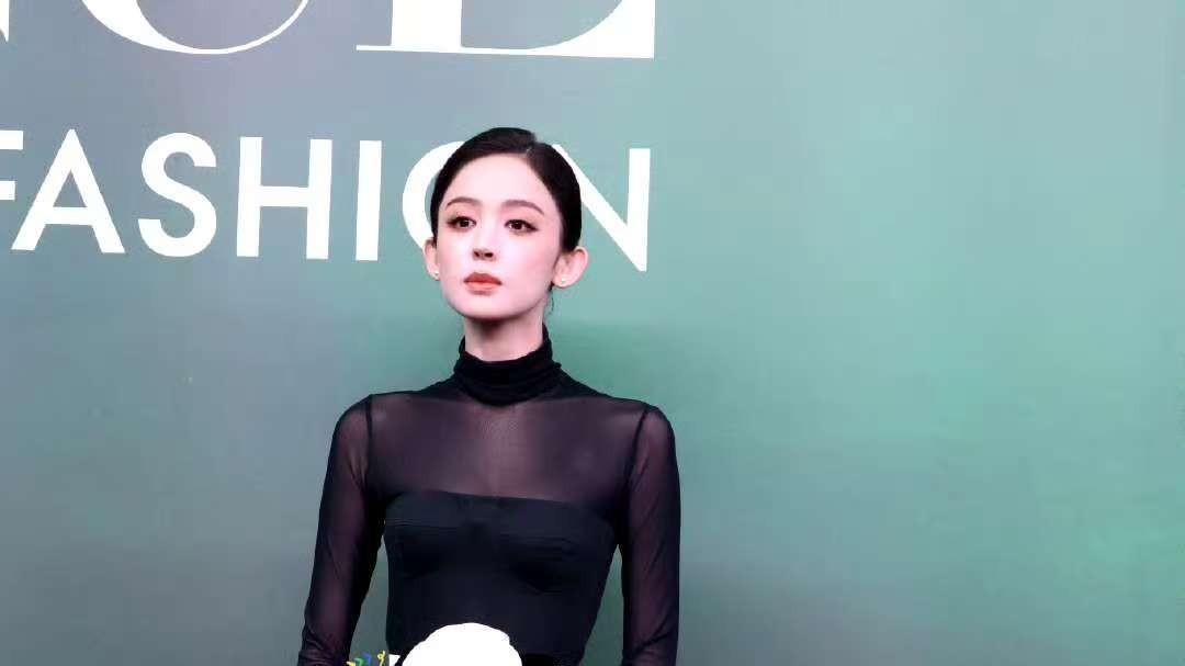 VOGUE盛典：娜扎保守，刘涛健硕，杨幂美腿抢镜，刘亦菲惊艳