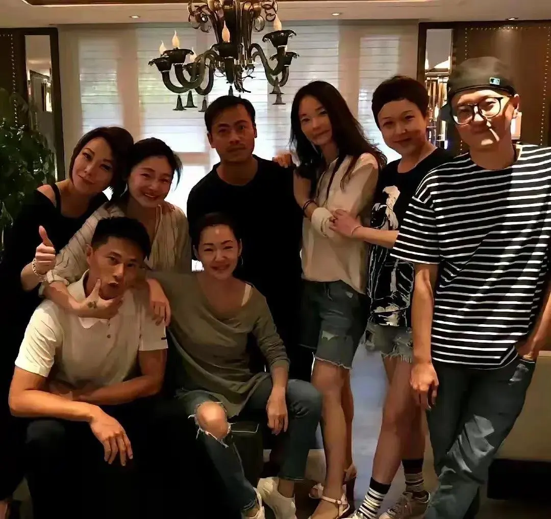 Makiyo曝大S“头七”聚会内幕：香槟与泪水交织，小S暴瘦强撑微笑