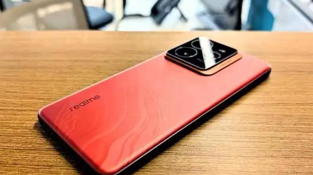 被低估的骁龙8至尊版旗舰，6500mAH+120倍变焦，价格不到2500元