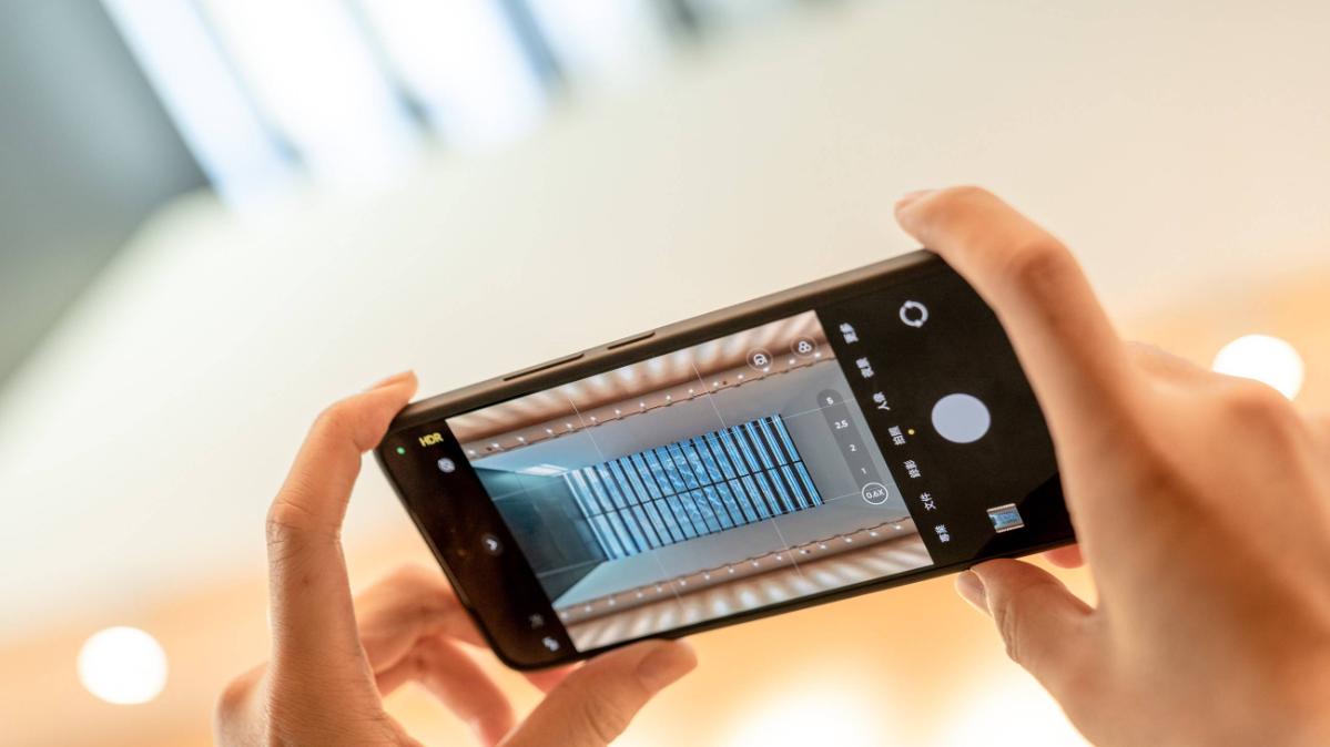 目前“最值得”买的骁龙8至尊手机，IP68+2k屏+长焦，仅2300元