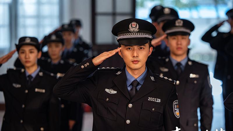 佟丽娅接棒张丰毅，在强故事中塑造角色，《真心英雄》越播越好