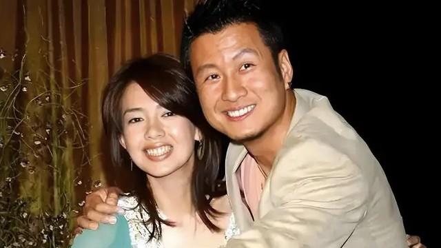 孙兴离婚后火速与富婆女友复合！合体现身聚会，打扮另类满身刺青