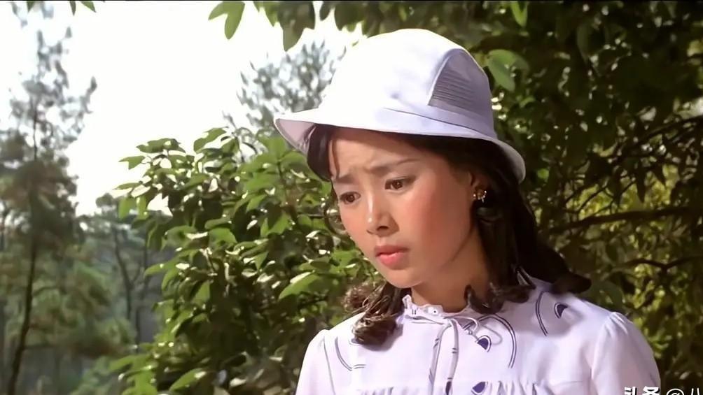 国民女神，三十年单身，爱恨交织？