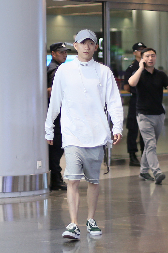 “瘦成纸片人”引爆退圈猜测！张一山的病态暴瘦撕开内娱畸形审美