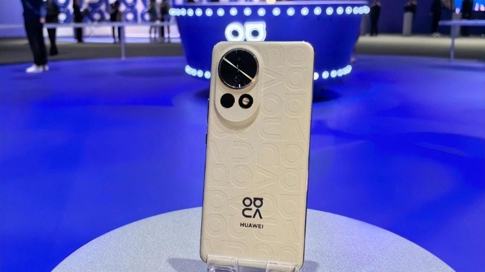 华为开启“清仓模式”，从4699元跌至2114元，512GB手机一降再降