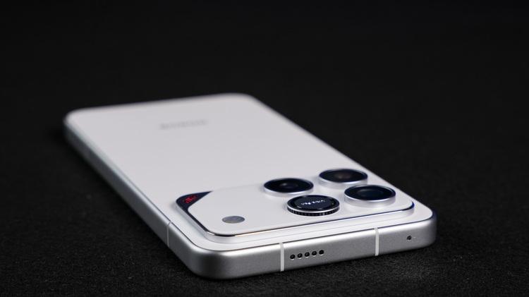 荣耀WIN首发评测：满配硬核、定义“游戏手机”