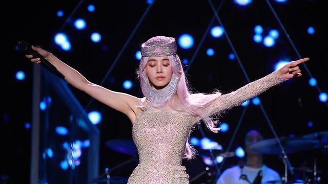 蔡依林的演唱会到底多敢穿？内娱还在装松弛，港女已经疯了