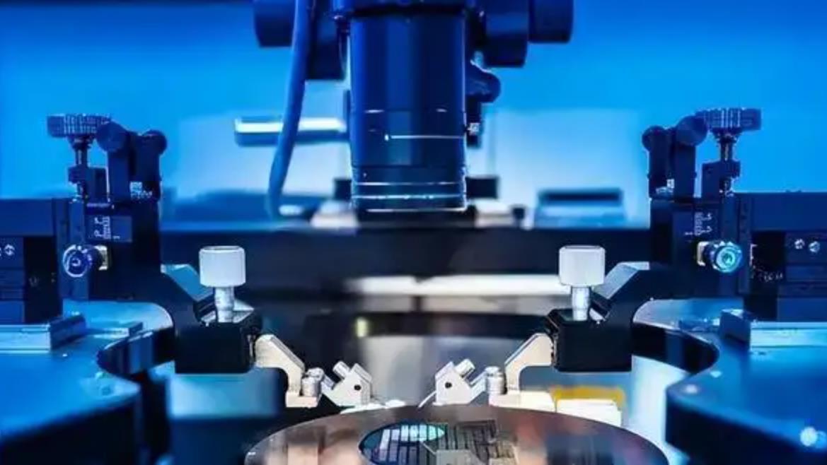 仅4个月，中企进口芯片减少240亿片！美院士：后果很严重