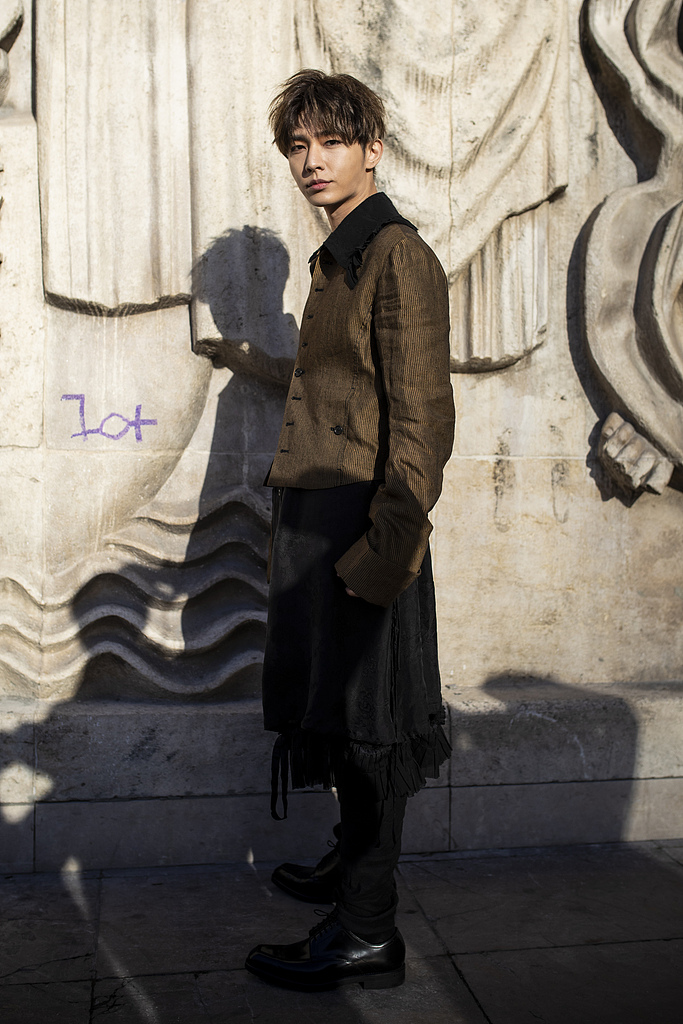 炎亚纶回应汪东城外貌变化 态度淡然显尊重