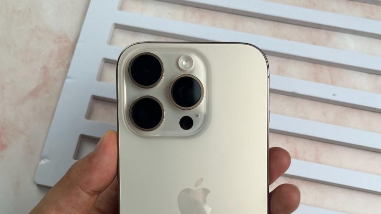 库克放弃高利润！A18 Pro+钛合金+5倍光学变焦，降幅高达2500元