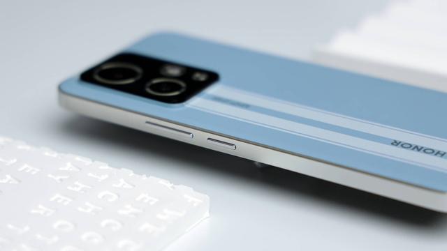 荣耀这是怎么了？高性价比旗舰加速退场，捡漏的机会到了