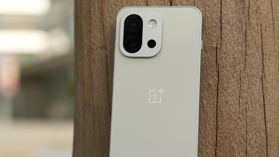 一加15T配置提前看：6.31英寸+7000mAh電池，小屏市場要變天？