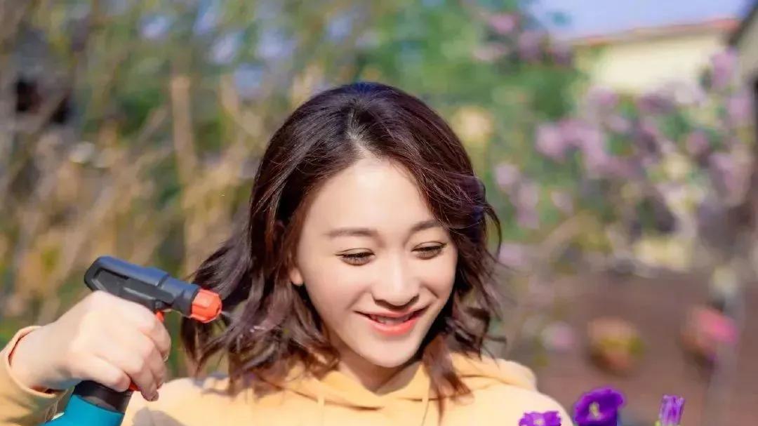 李小冉豪宅生活曝光：从傻白甜到怼向太，底气十足