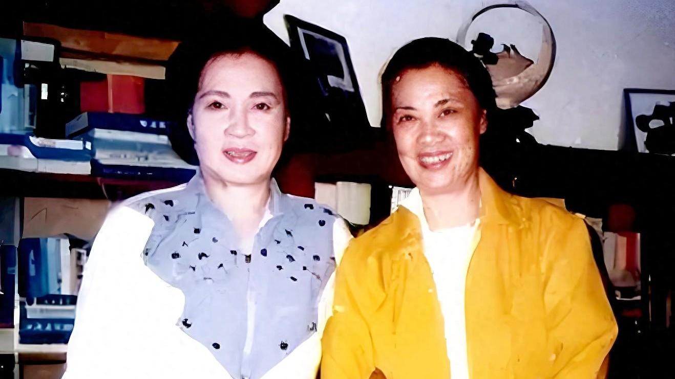 女星秦文：是秦怡的胞妹，没与姐姐反目，曾反对女儿与汪嘉伟离婚