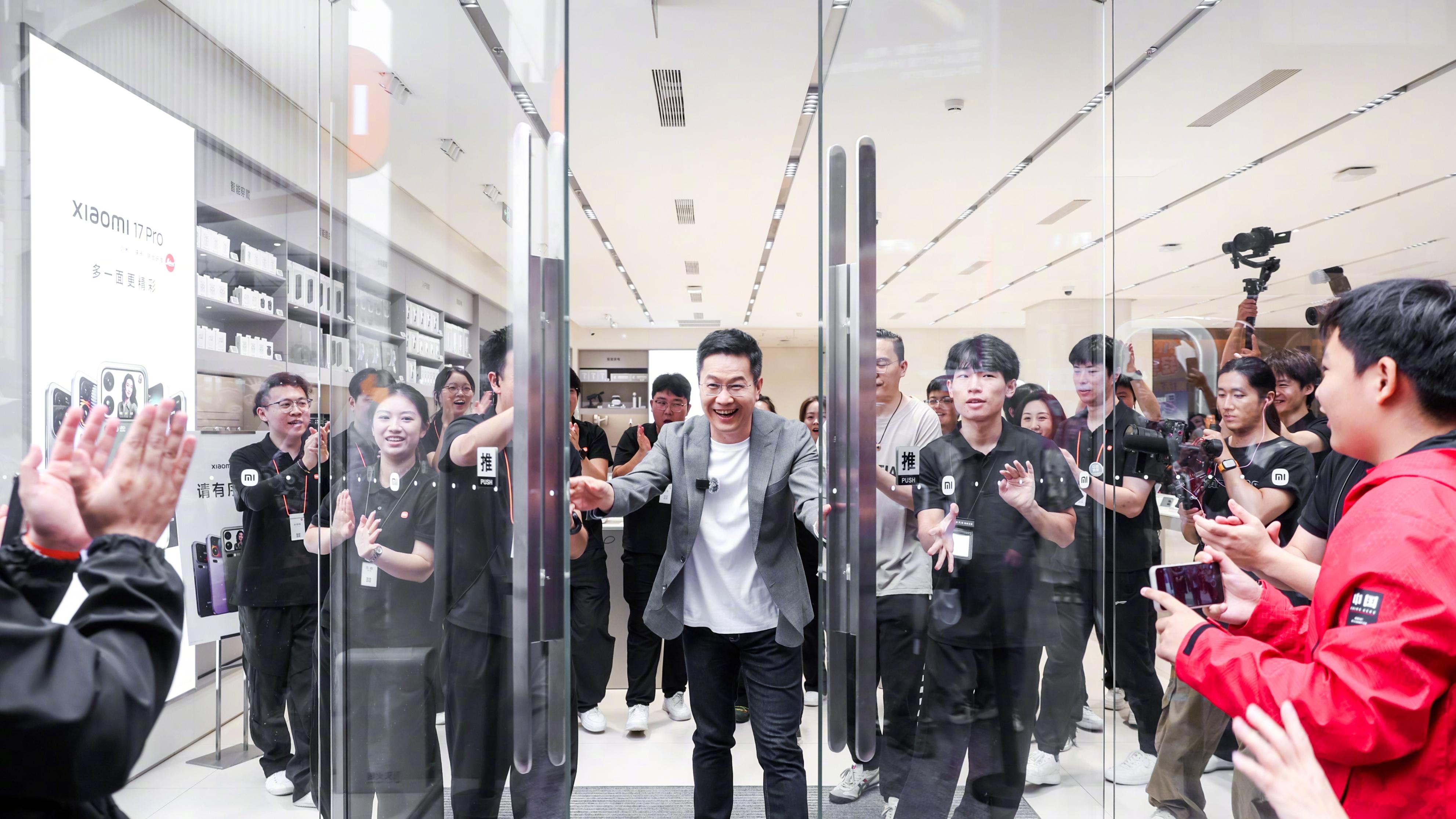 打脸了，5分钟打破销量纪录，小米新机爆了
