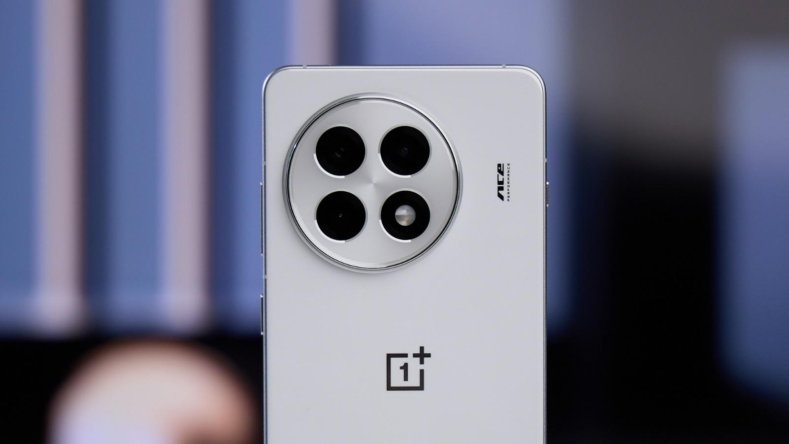 一加不甘示弱！骁龙8Gen3手机才卖1571元，金属中框+6400mAh