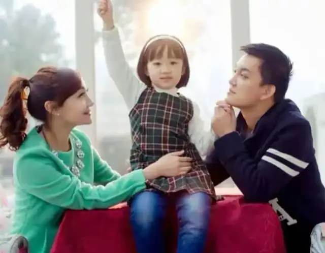 52岁过气主持人翻红，网友：没想到是隐藏大佬，当他老婆女儿幸福