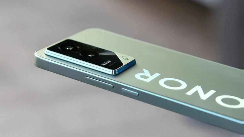 荣耀开启降价模式，16GB+1TB突降至2799元，超跑设计+单反级主摄