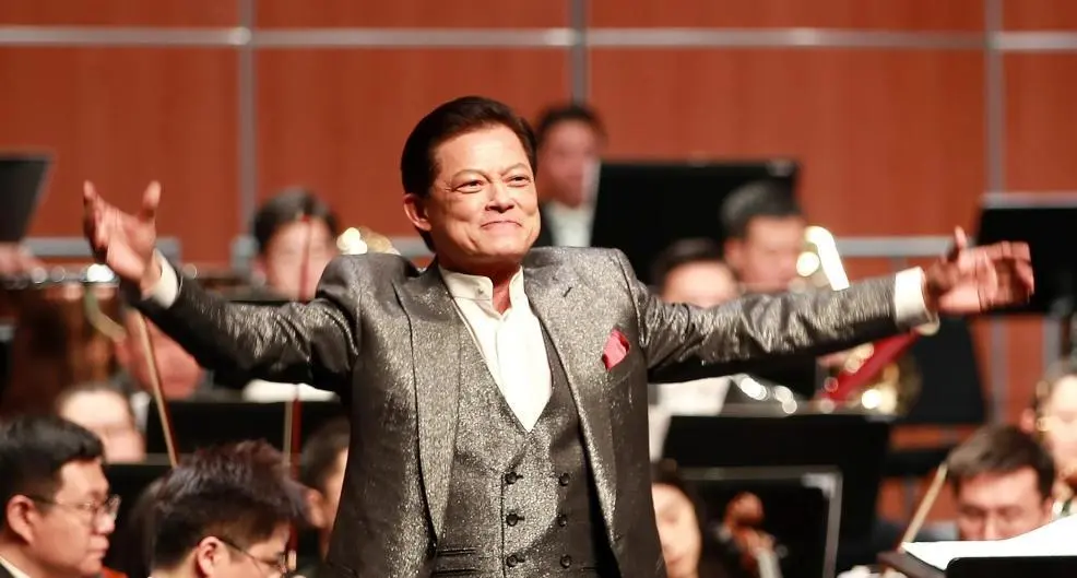 他是著名歌唱家，63岁抛弃结发妻子，65岁再婚娶小30岁学生引争议