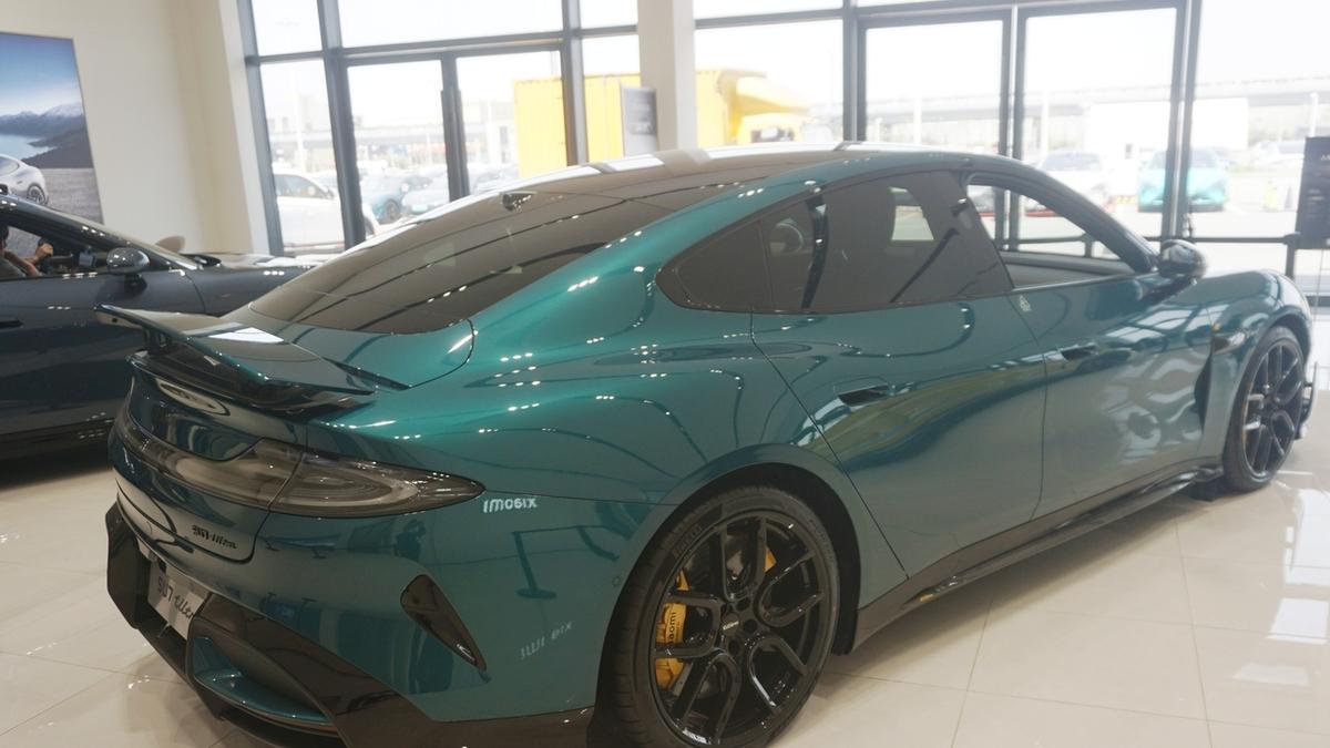 雷军宣布小米SU7产能翻倍！传统车企高管集体沉默，网友：狼来了