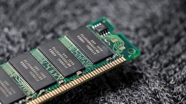 我在華強北炒內存，囤一盒內存條，最高能賺300萬