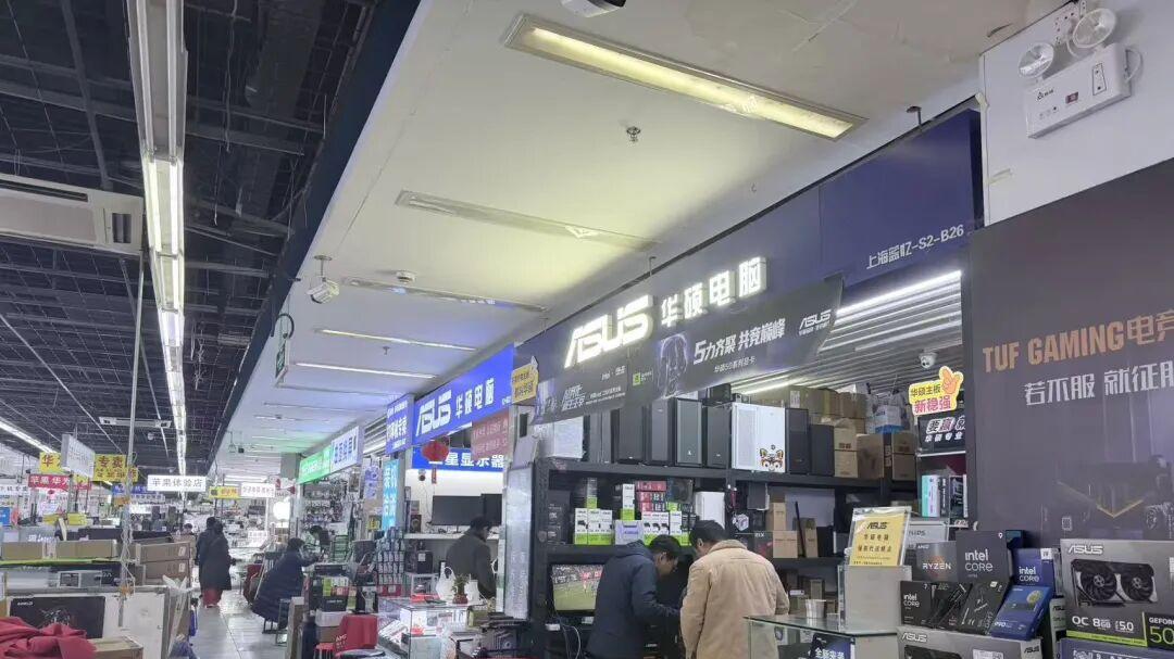 存儲“超級周期”：芯片“一天三個價”，PC全面提價在即｜實探