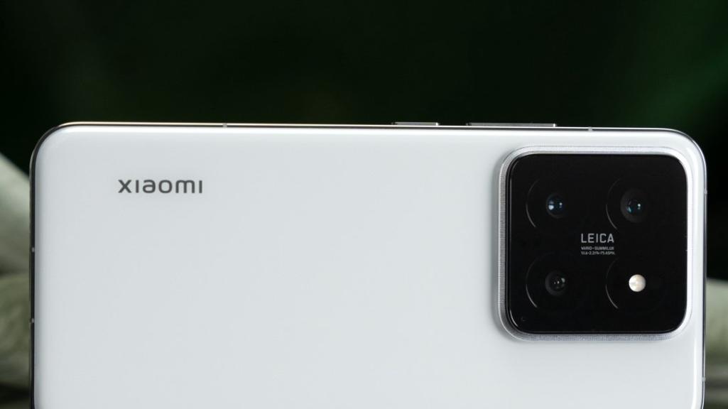 原價五千元的小屏手機，16GB+1TB跌價2000元，三主攝+無線充