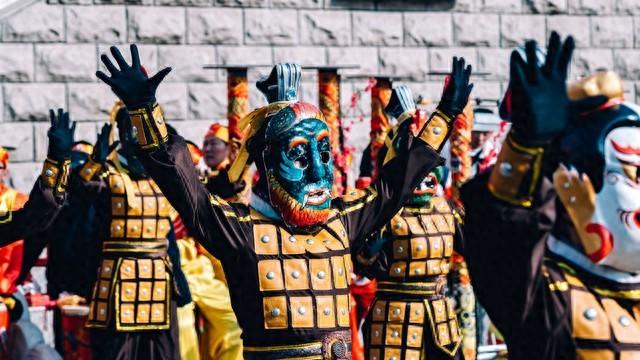 日本一日之内犯下两大恶行：祭鬼招魂与扩军松绑