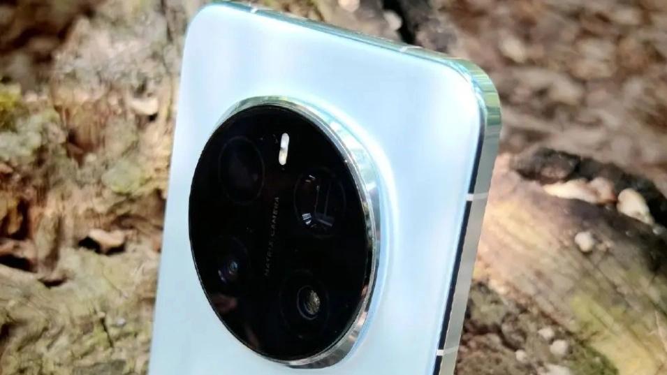 榮耀更激進了，16GB+512GB跌價1700元，高端旗艦降至“谷底價”