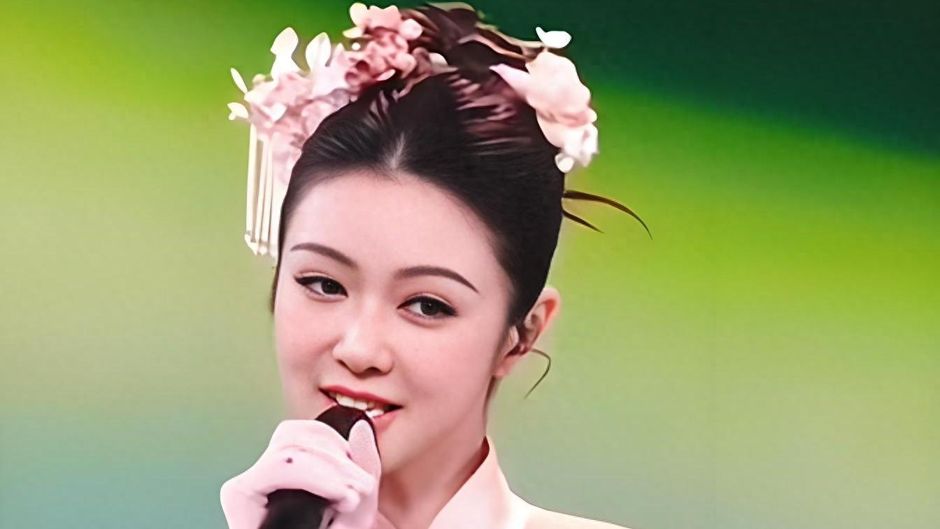 薛凯琪第2次上央视春晚！她45岁无人敢娶