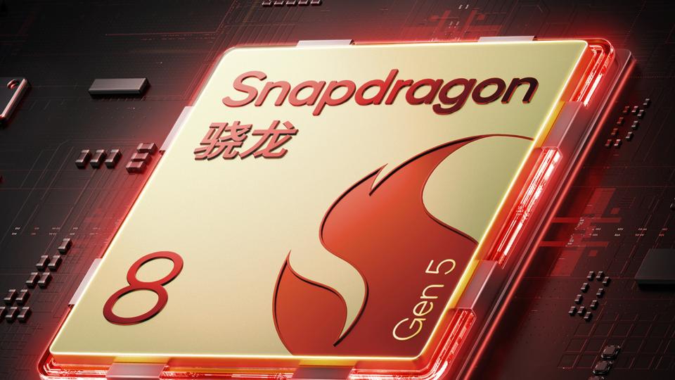 都是驍龍8 Gen5，1月換機選iQOO還是真我？看完核心參數對比再做決定！