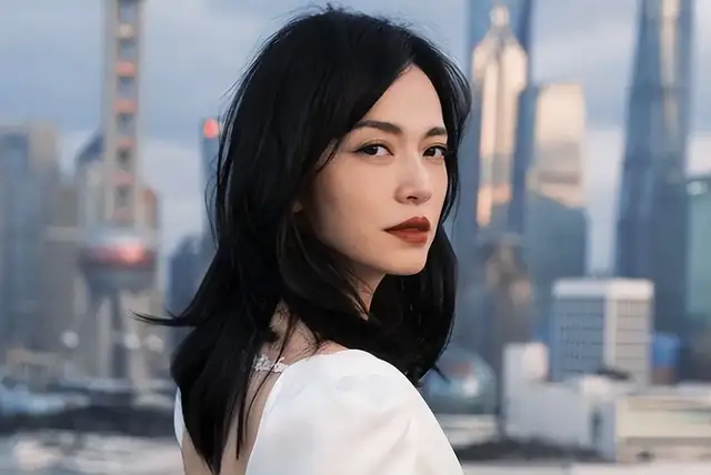 姚晨官宣离婚，让我看到了中年女人的体面