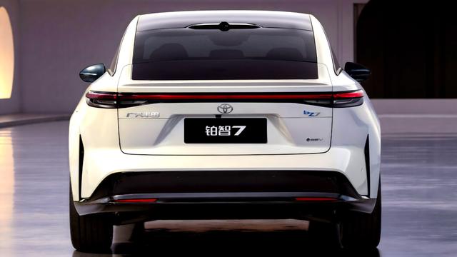 華為車機、小米生態、momenta智駕，豐田搞出臺“縫合怪”汽車！