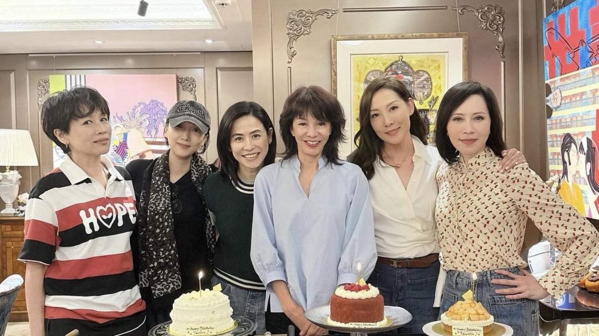 53岁吴美珩现身看演出，长发披肩好优雅，张家辉也在两人久别重逢