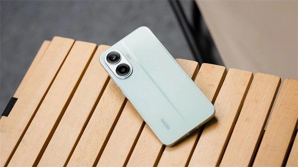 小米“用力過猛”，16GB+1TB突降至2421元，頂配版重回“親民價”