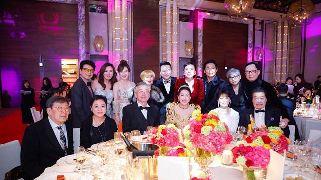 星光齐聚忆初心！周美凤受邀出席王玉环专属盛宴，致敬跨界传奇温情满溢