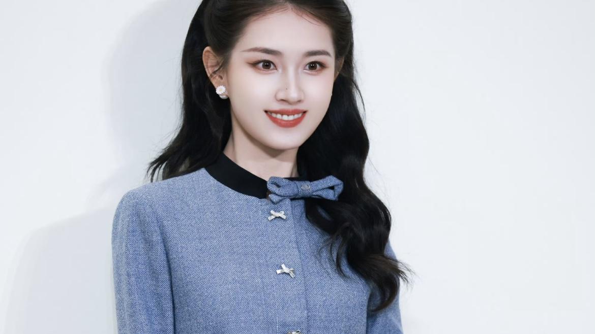 周也郭宇欣Dior撞衫风波：同款礼服下的风格博弈与舆论突围