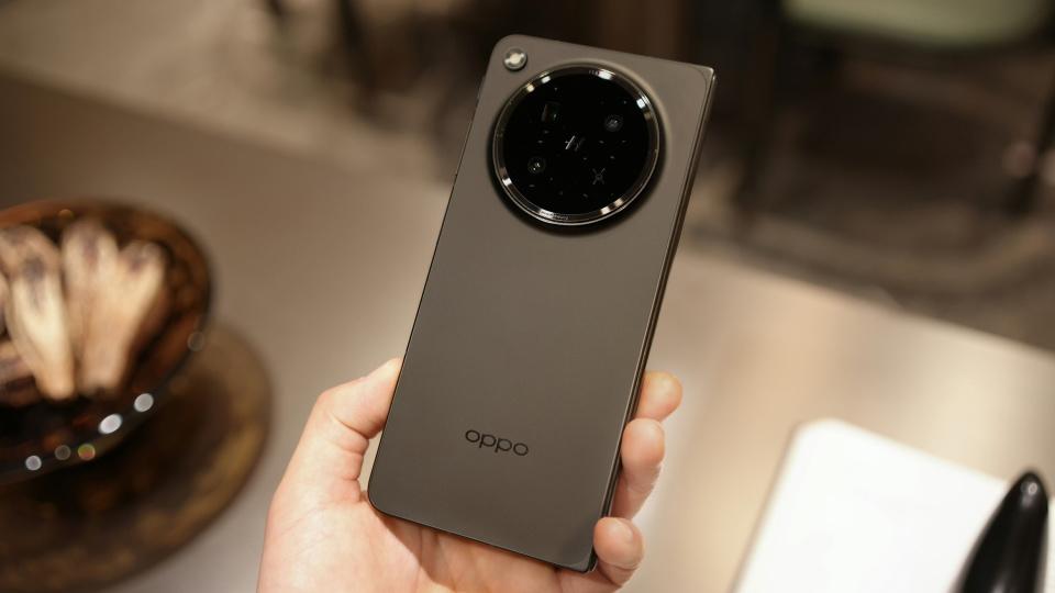 OPPO新機預熱，折痕新突破，專業級影像