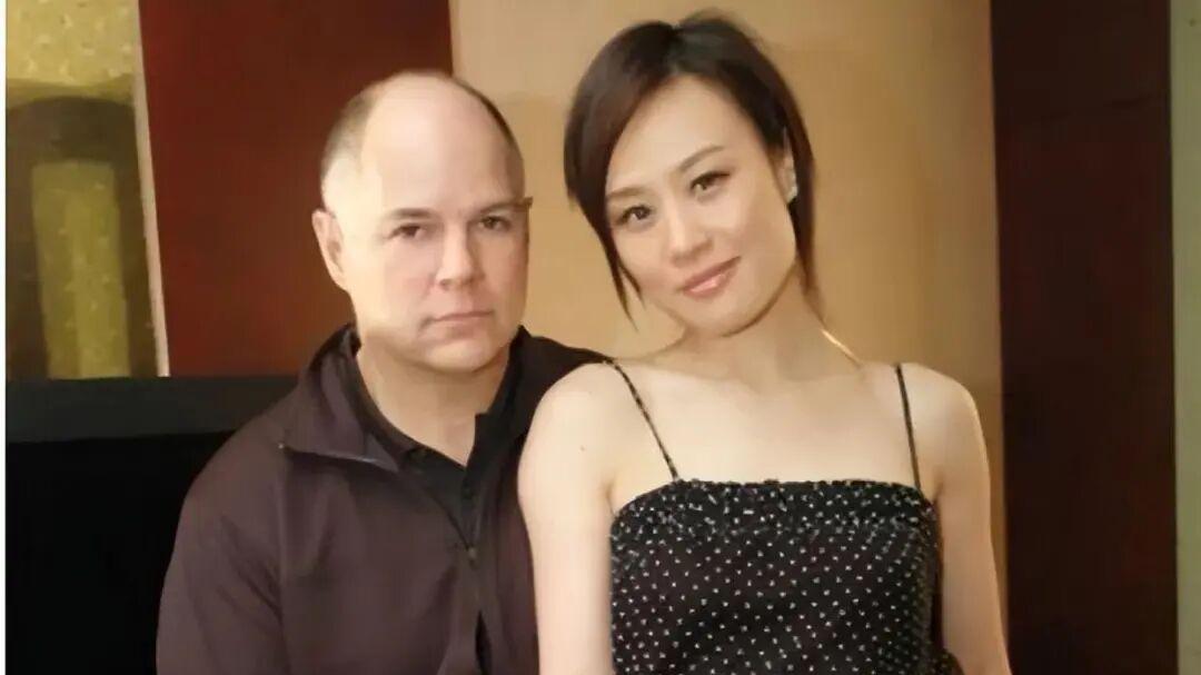 演员邬君梅透露丈夫已病逝