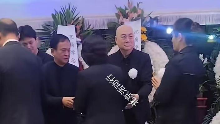 陈丽华葬礼上的迟重瑞：陪了她33年，如今73岁孤身一人