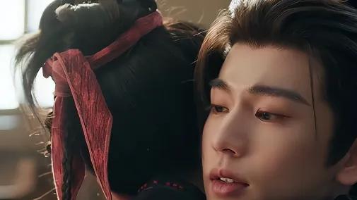 意外出圈！50岁何润东“蹭”上张凌赫热度，口碑逆袭堪比教科书