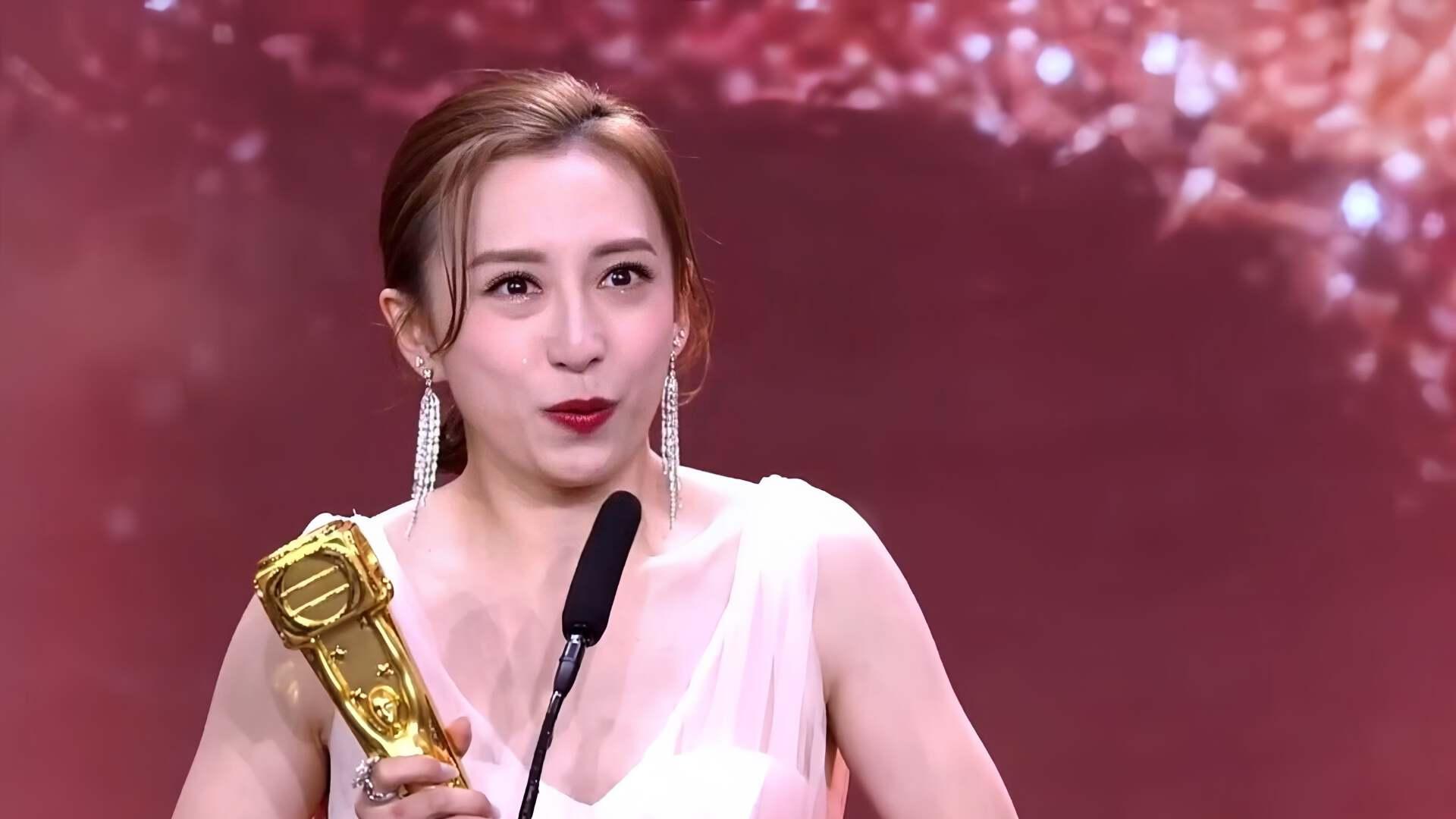 TVB知名女星大胆晒床照，拿完视后无剧可拍，路人缘变差