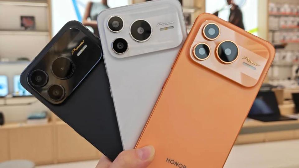 榮耀目前“續航最強”的一款手機，10080mAh+80W，充一次電用3天