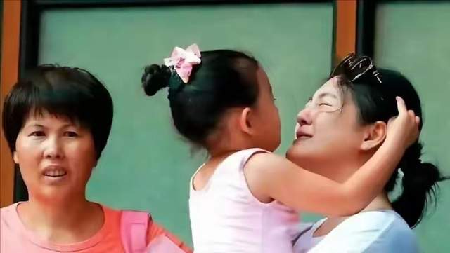 汪小菲再婚后情绪稳定，妻子马筱梅很宠霖霖玥玥，大S可以放心了