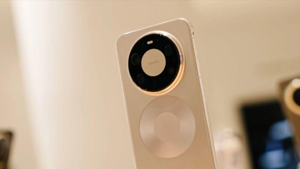 華為Mate80 Pro：全球版與國行版對比，系統、影像、存儲全變了