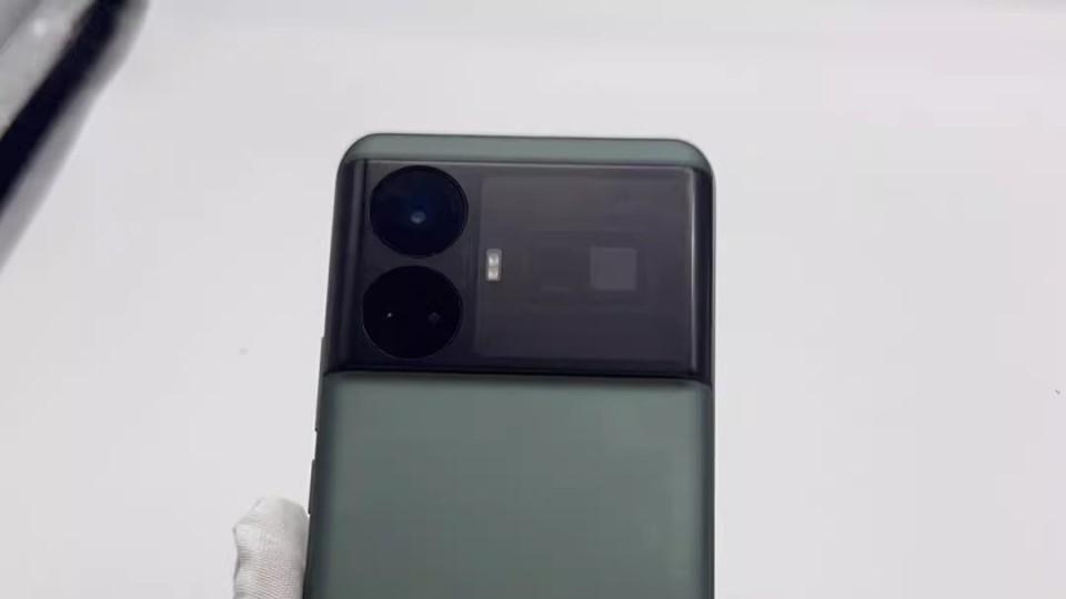 原價3799元的24GB+1TB手機，如今二手才1500元，還有240W閃充