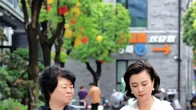 62岁李玲玉近况曝光！嫁加拿大富商分居18年未离婚，混血儿子很帅气